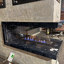 Сквозной биокамин Firezo Estremita Finestra Marmo Firezo Estremita Finestra Marmo